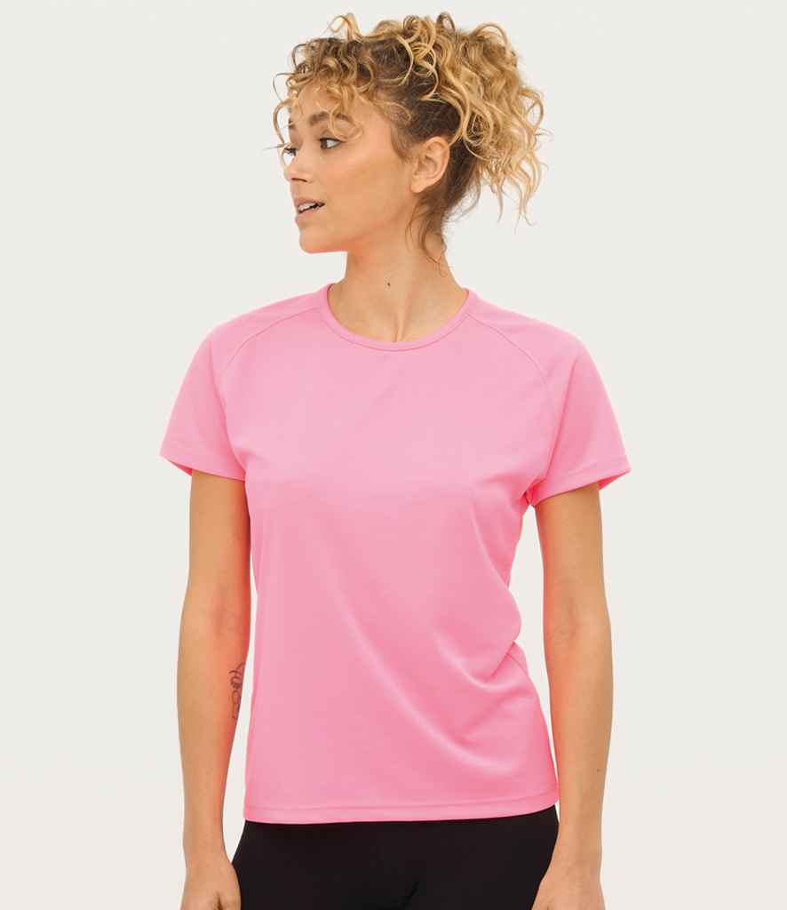 SOL'S Ladies Sporty Performance T-Shirt 01159 in Neon Pink – model