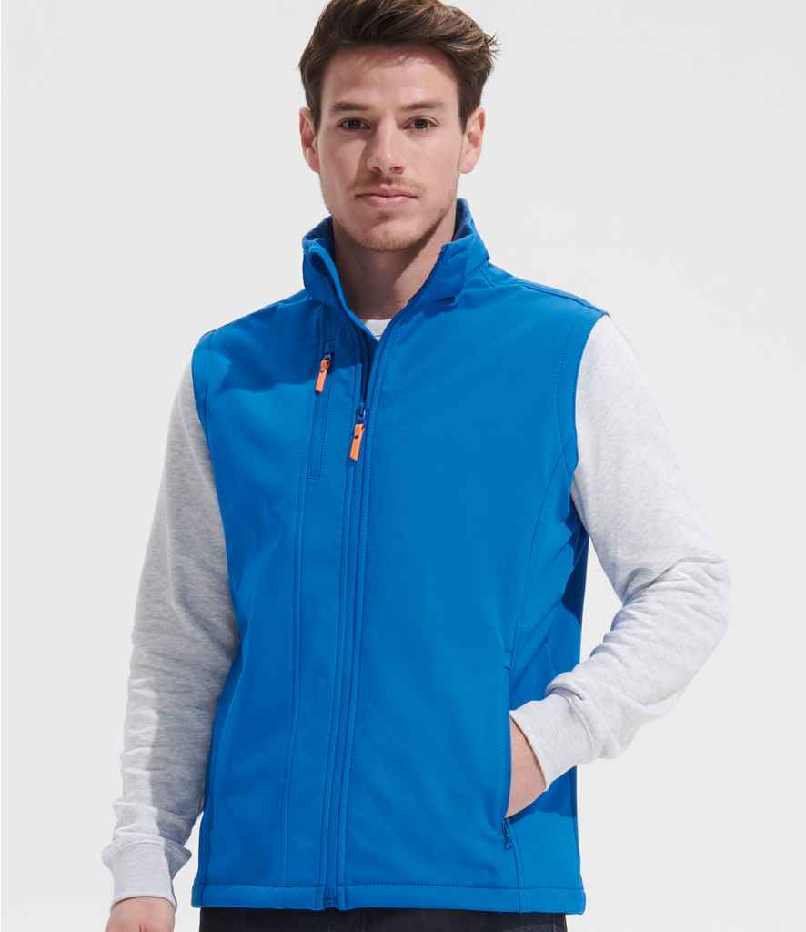 SOL'S Transformer Pro Soft Shell Jacket 01647 in Royal Blue – model (2)