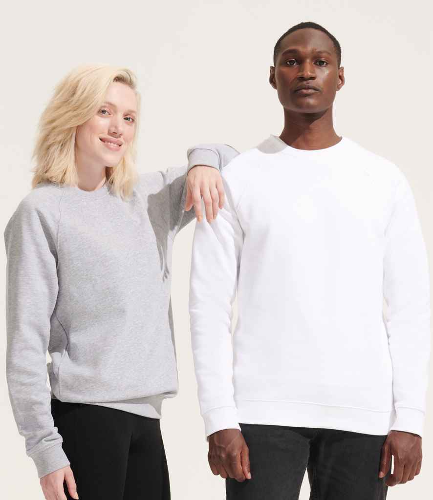 SOL'S Unisex Space Organic Raglan Sweatshirt 03567 in Grey Marl – model