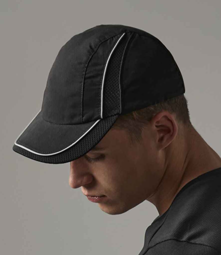 Beechfield Coolmax Flow Mesh Cap BB182 in Black – model