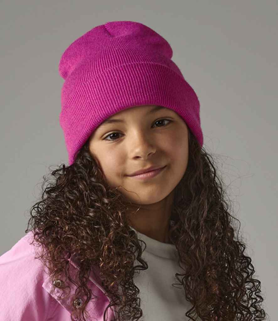 Beechfield Kids Original Cuffed Beanie BB45B in Fuchsia – model