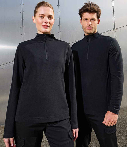 Premier Unisex Recyclight 1/4 Zip Fleece PR831 in Black – model