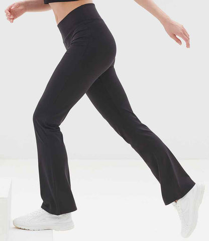 SF Clothing Ladies Flared Leggings SK428 in Black – model (2)