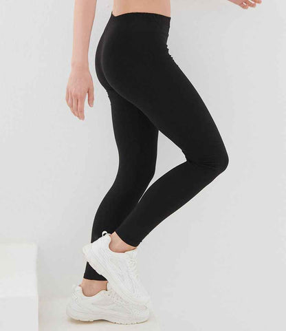 SF Clothing Ladies Leggings SK64 in Black – model (2)
