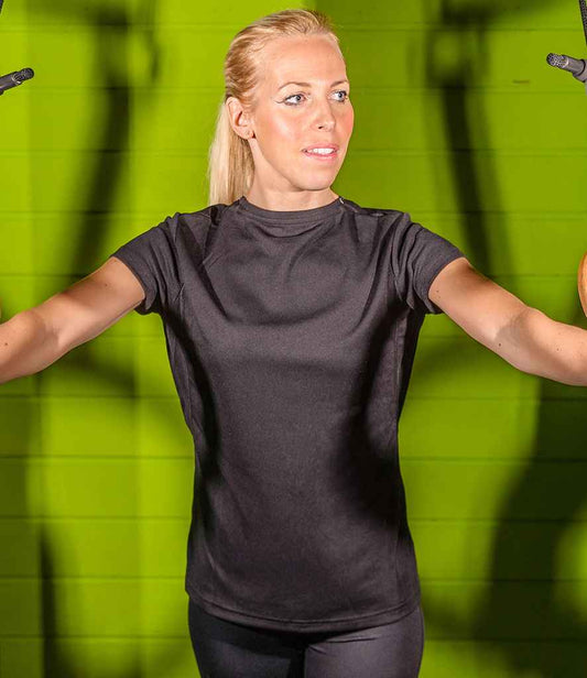 Spiro Ladies Quick Dry Performance T-Shirt SR253F in Black – model