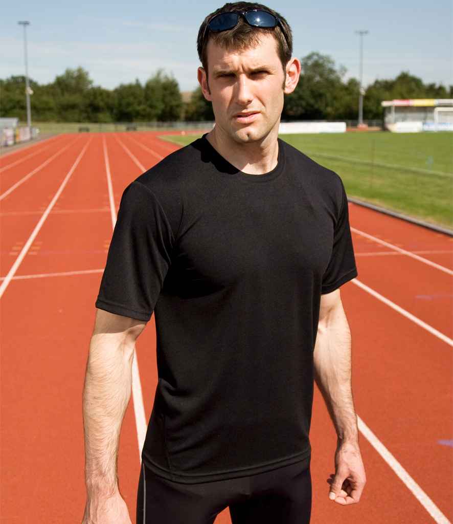 Spiro Quick Dry Performance T-Shirt SR253M in Black – model