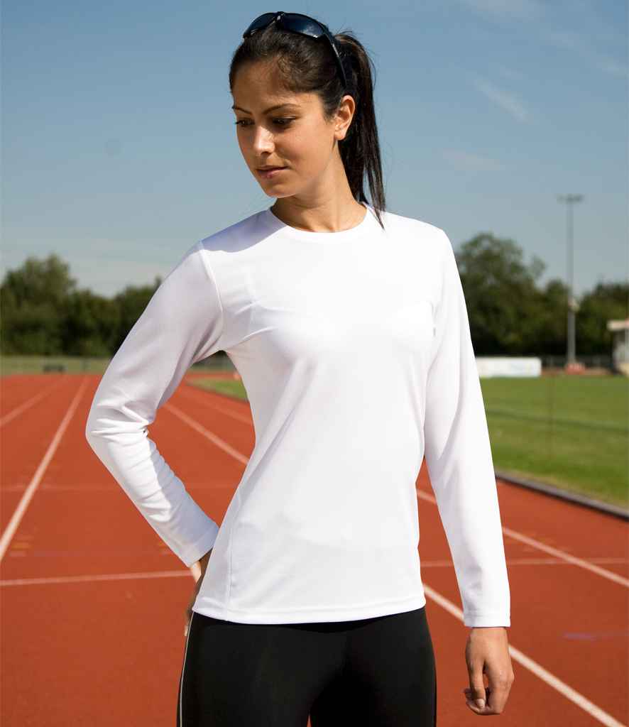 Spiro Ladies Performance Long Sleeve T-Shirt SR254F in White – model
